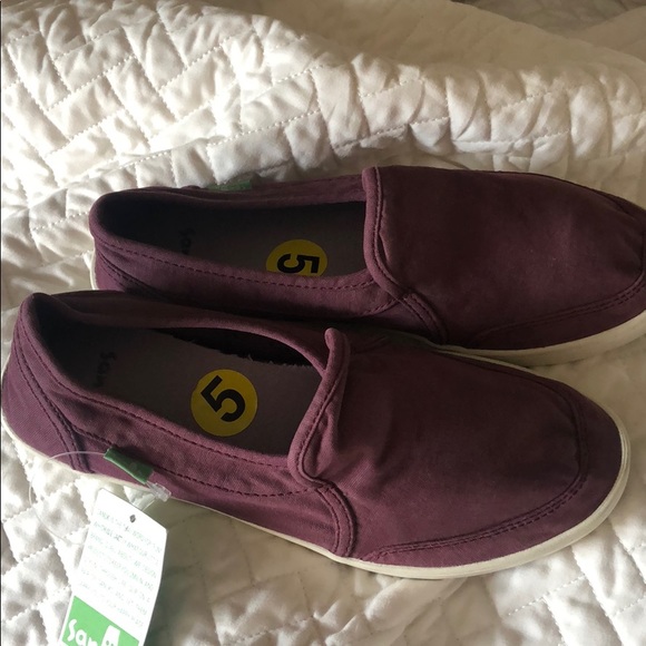 Sanuk Shoes - Flat shoes